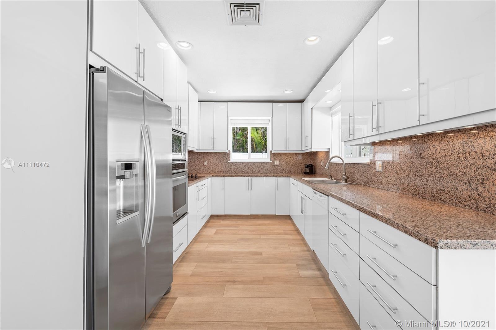 BELLE MEADE ISLAND - Residential
