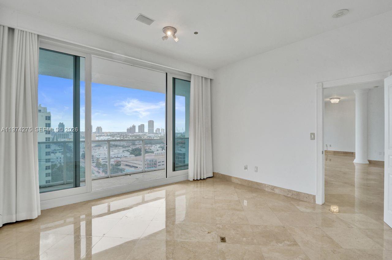 THE DECOPLAGE CONDO - Residential