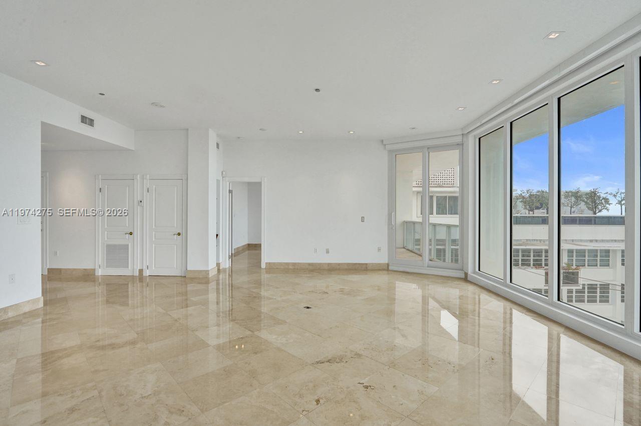 THE DECOPLAGE CONDO - Residential