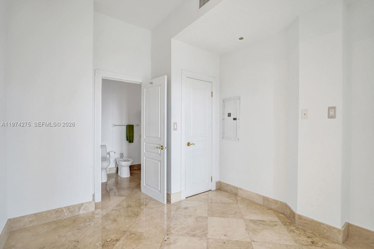 THE DECOPLAGE CONDO - Residential