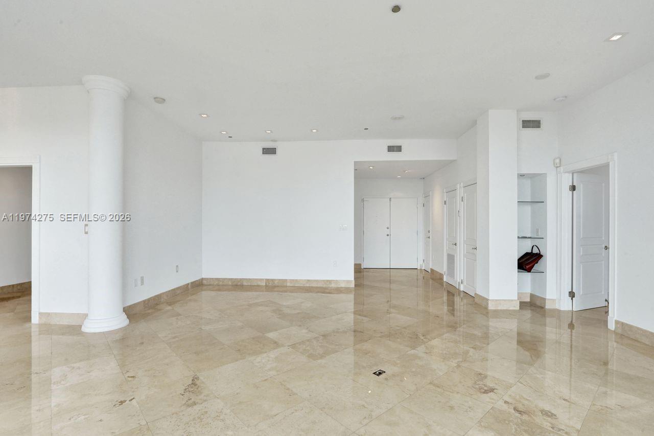 THE DECOPLAGE CONDO - Residential
