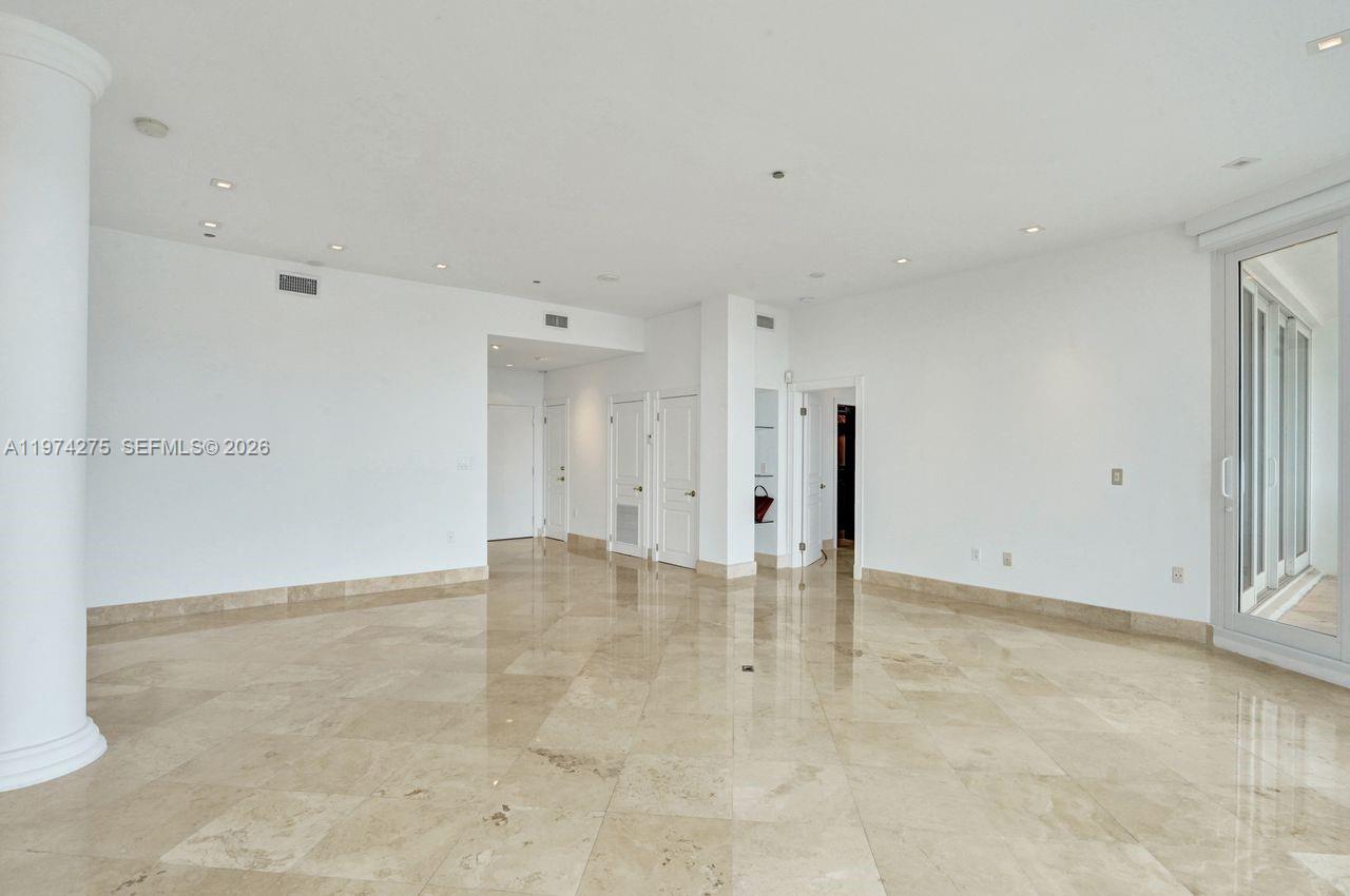 THE DECOPLAGE CONDO - Residential