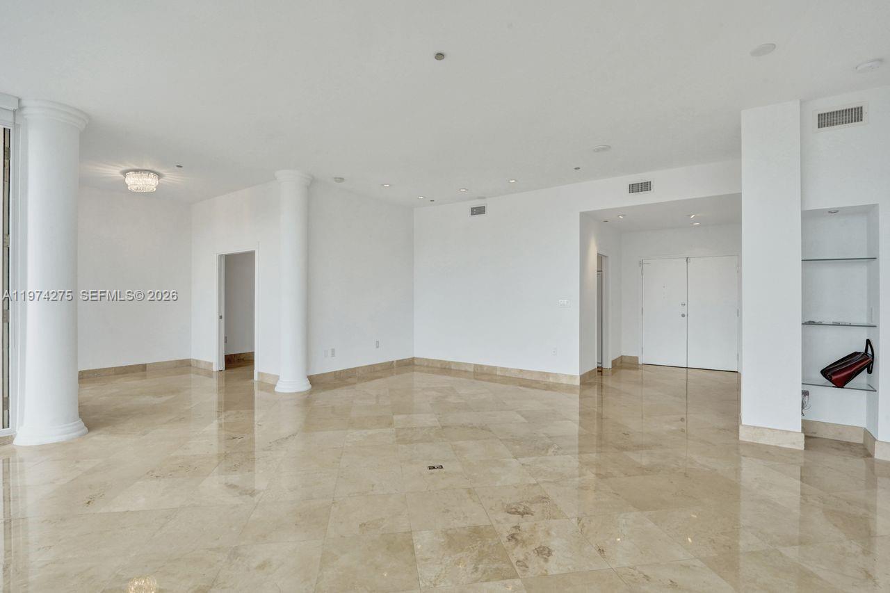 THE DECOPLAGE CONDO - Residential