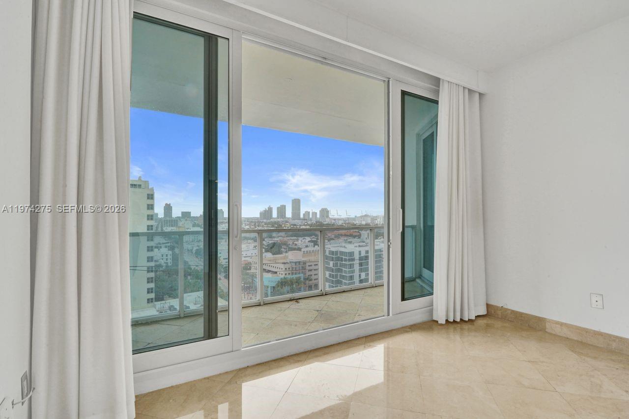 THE DECOPLAGE CONDO - Residential