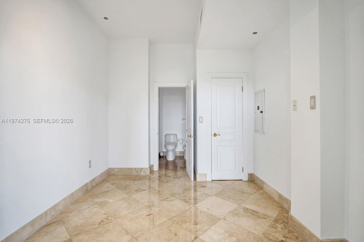 THE DECOPLAGE CONDO - Residential