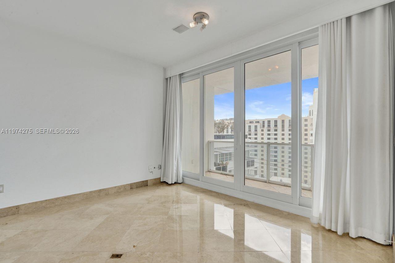 THE DECOPLAGE CONDO - Residential