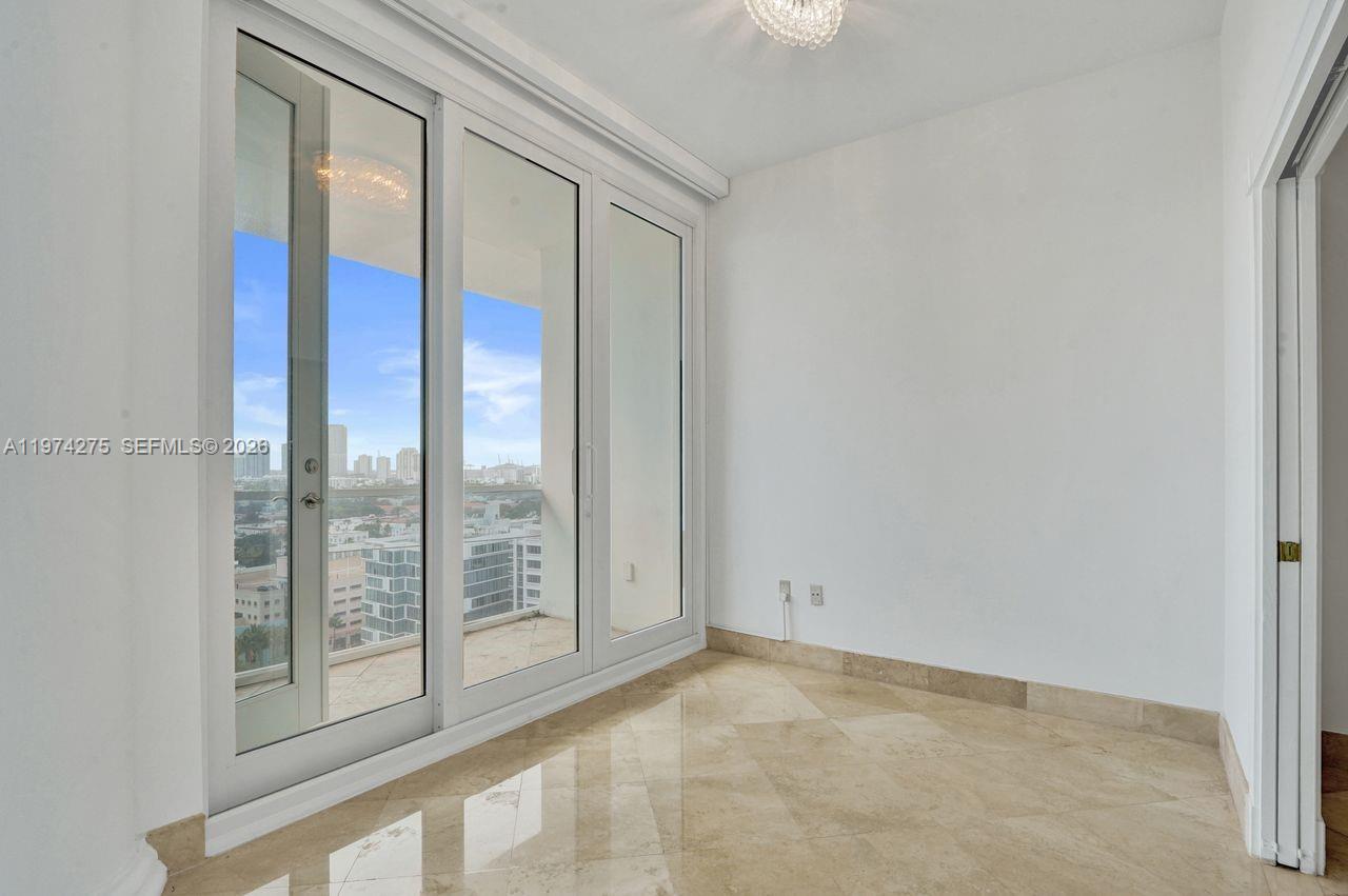 THE DECOPLAGE CONDO - Residential