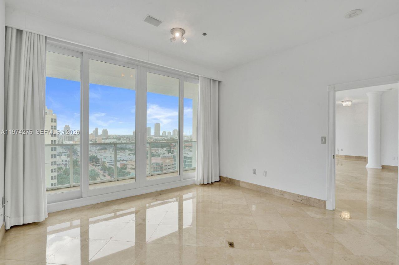 THE DECOPLAGE CONDO - Residential