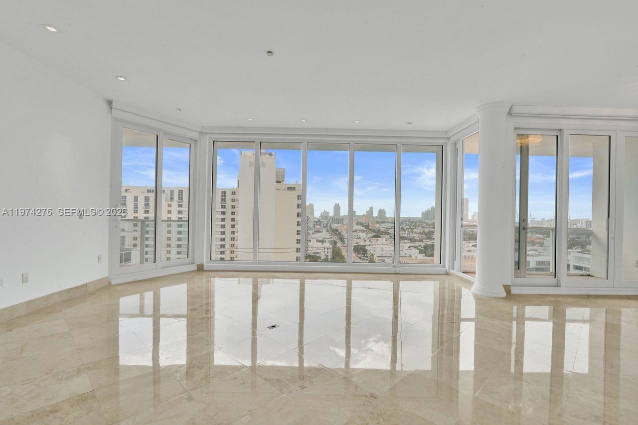 THE DECOPLAGE CONDO - Residential
