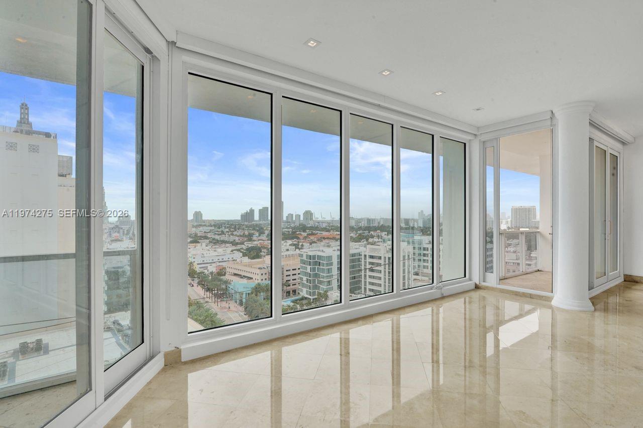 THE DECOPLAGE CONDO - Residential