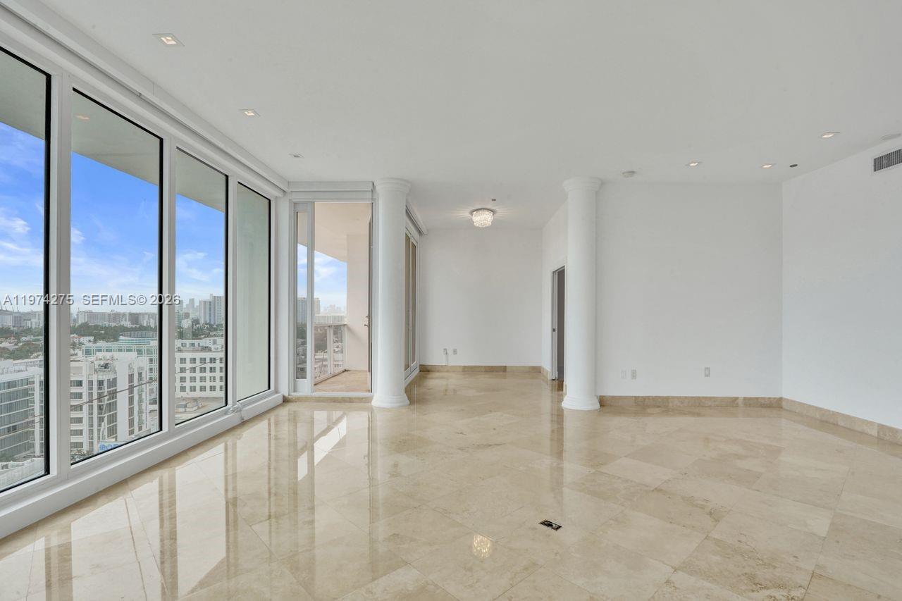 THE DECOPLAGE CONDO - Residential