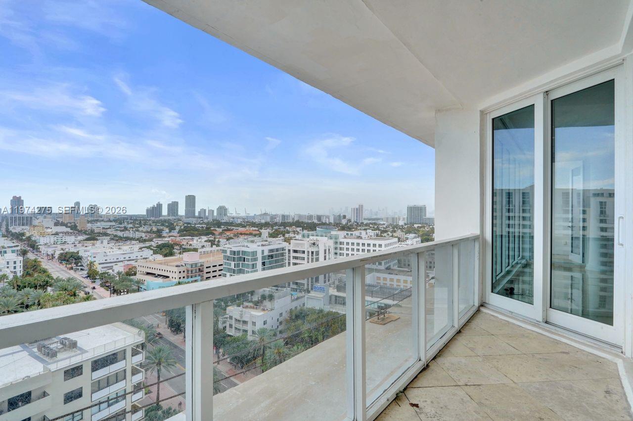 THE DECOPLAGE CONDO - Residential