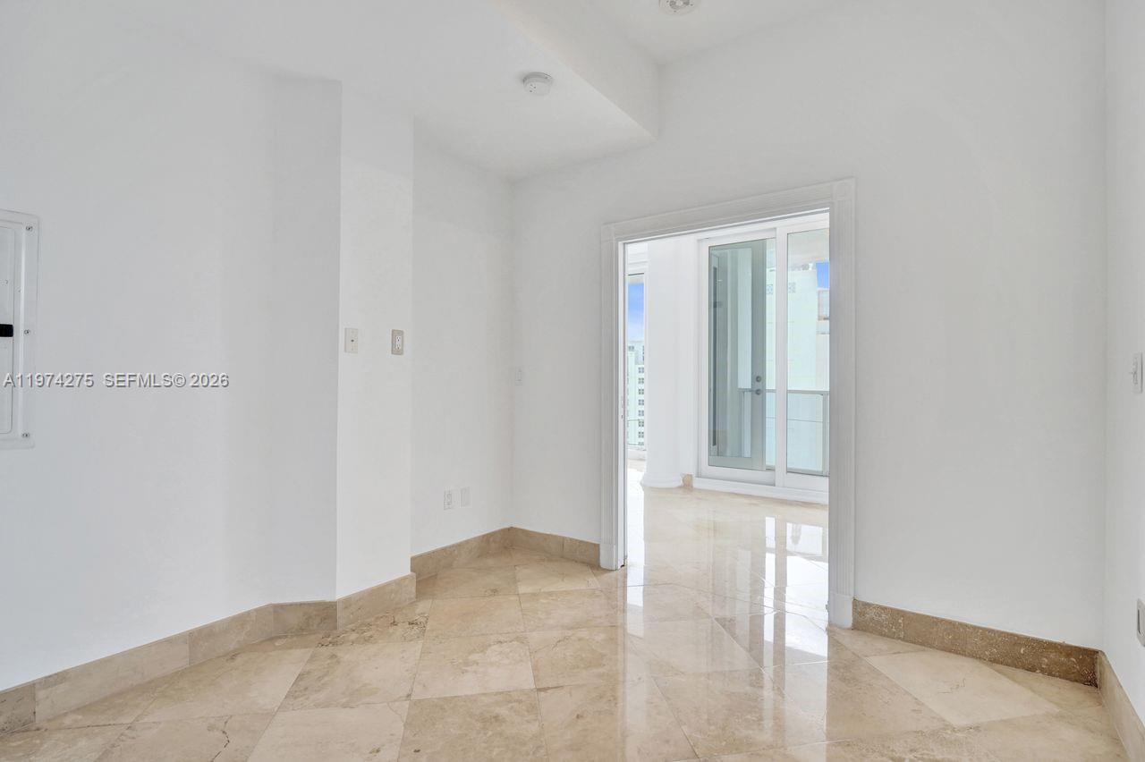 THE DECOPLAGE CONDO - Residential