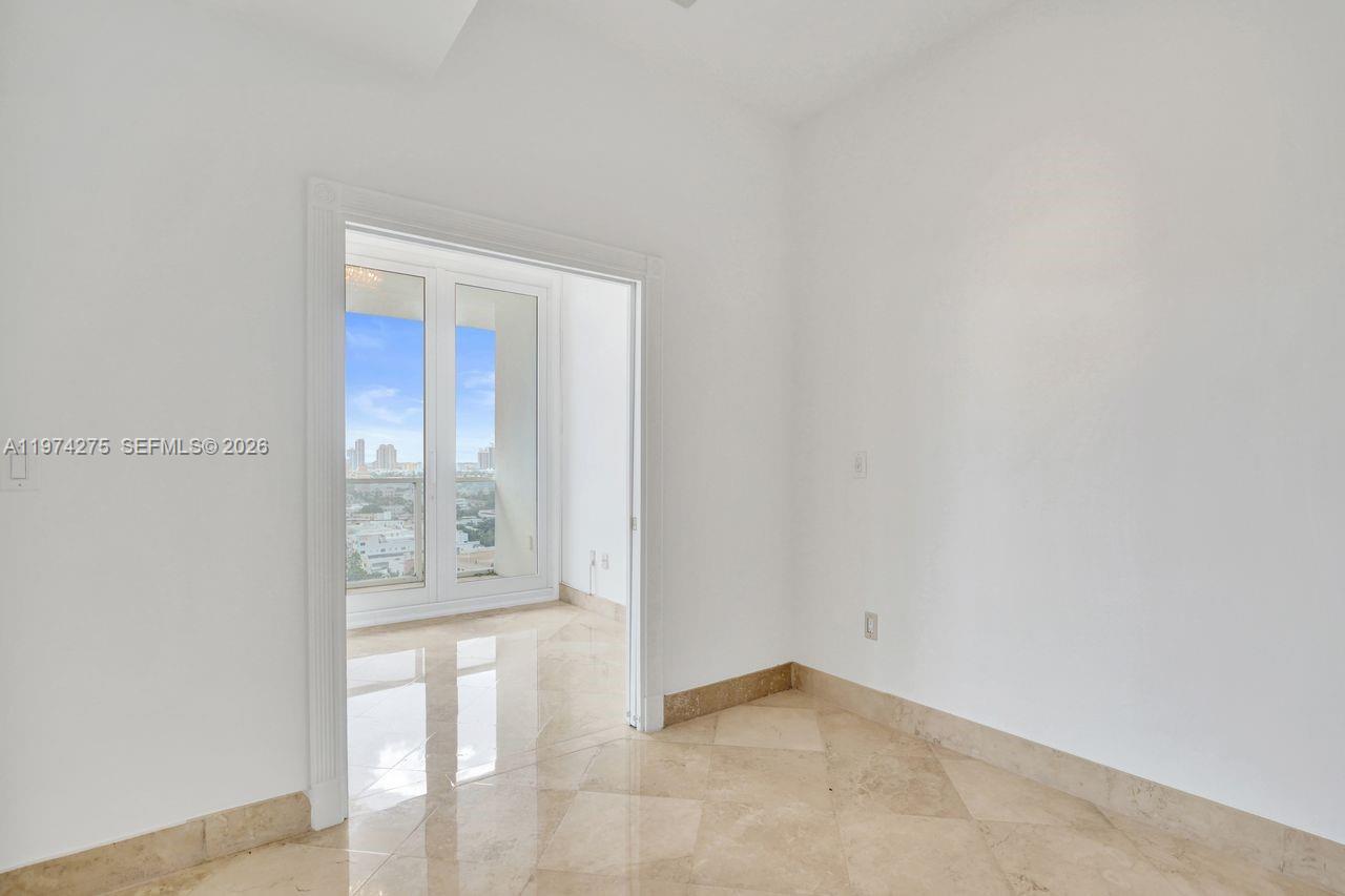 THE DECOPLAGE CONDO - Residential