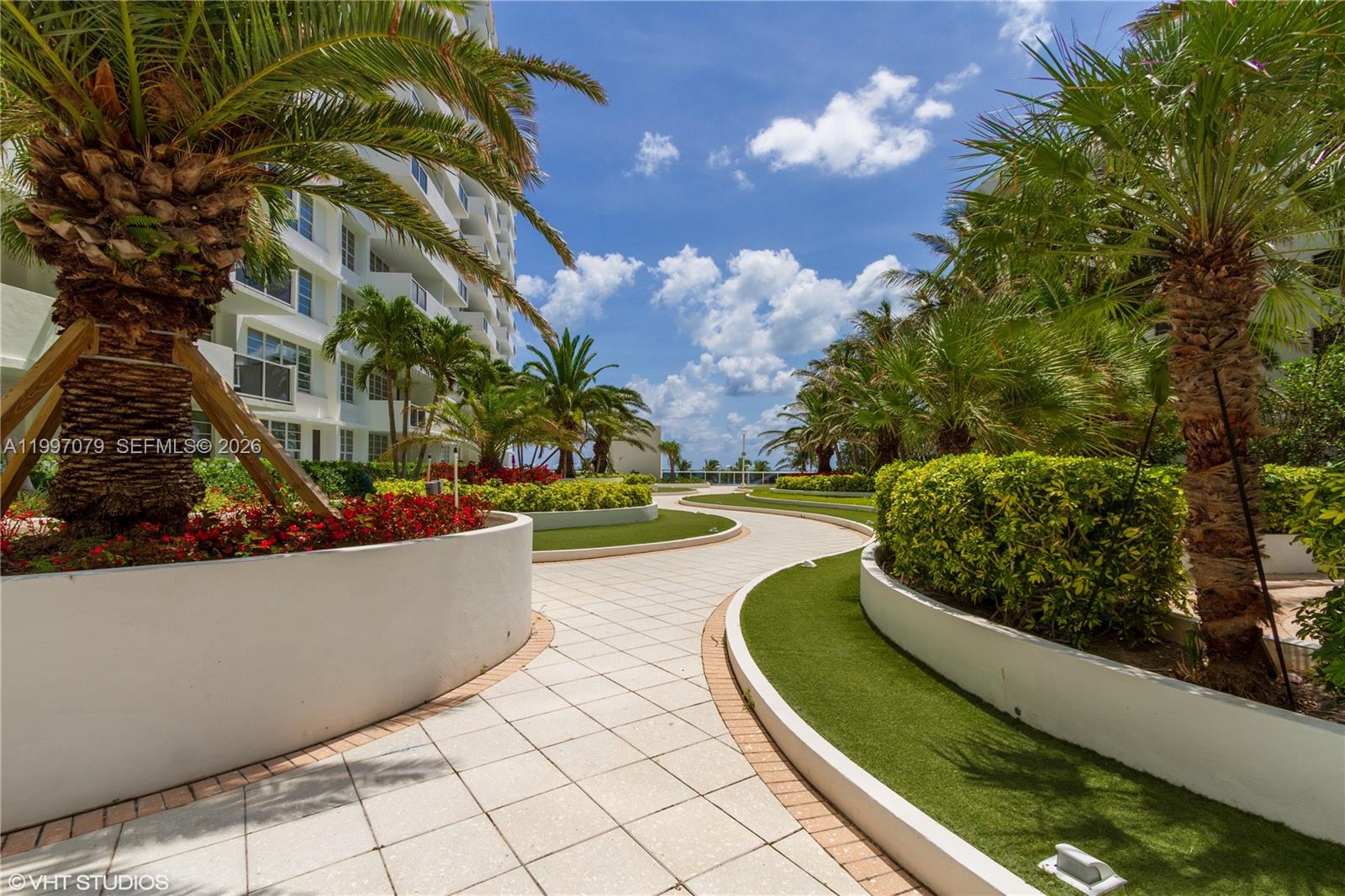 THE DECOPLAGE CONDO - Residential Lease