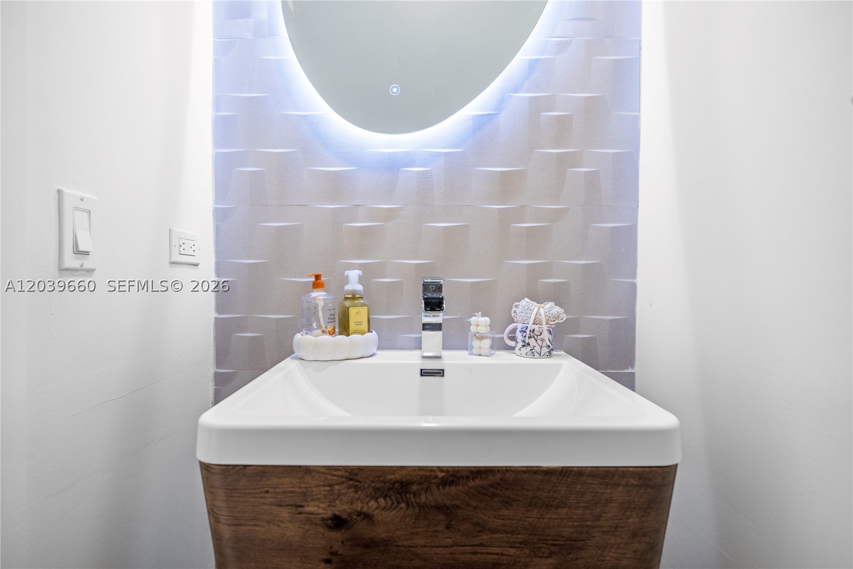 LEEWARD POINT CONDO - Residential