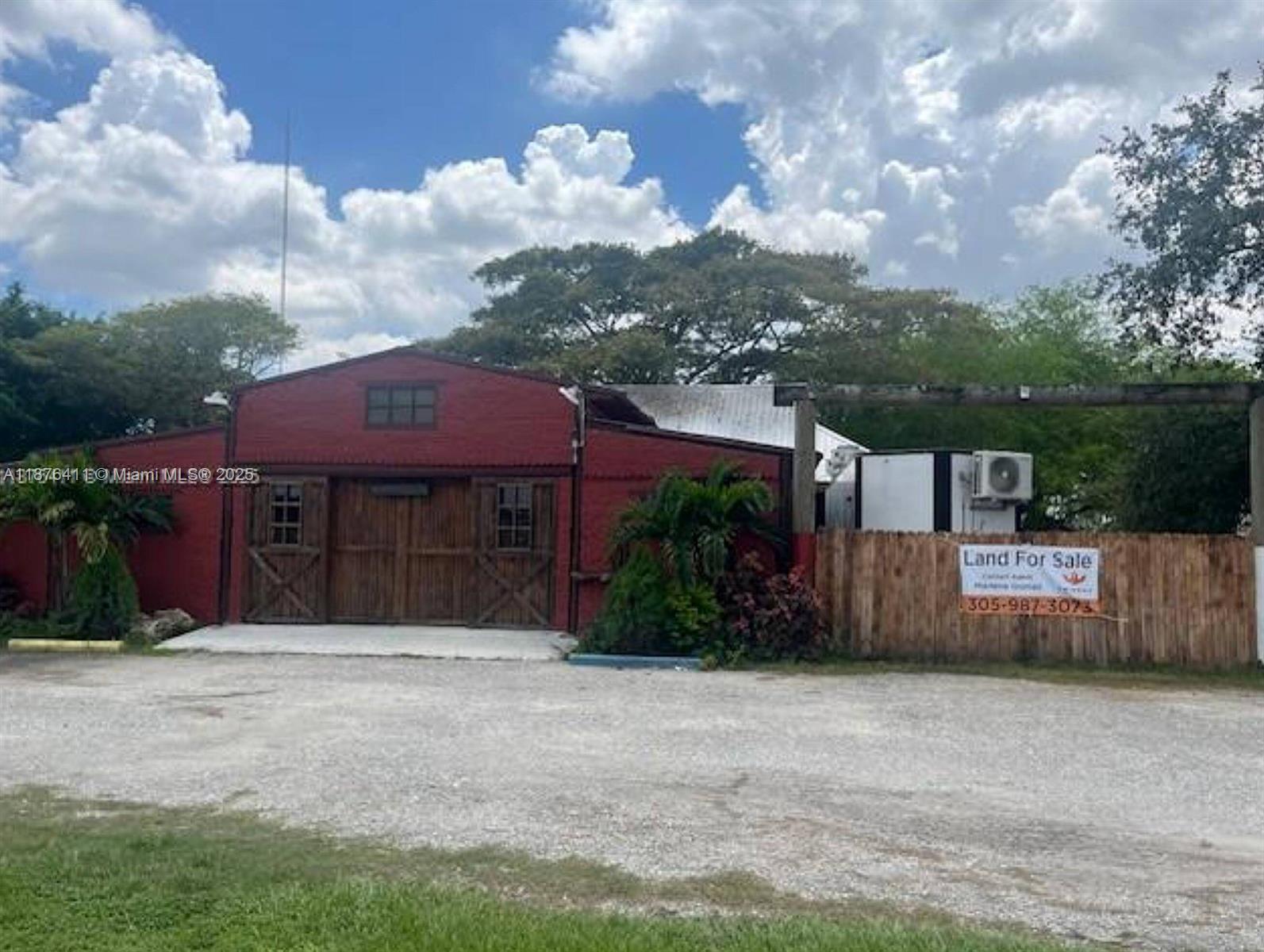 5.1 ACRES OF LAND is strategically located at the intersection of Krome Avenue and US-1, right at the entrance to Downtown Homestead and the gateway to the Florida Keys. Its high-visibility location makes it ideal for a wide range of business opportunities. MIXED-USE