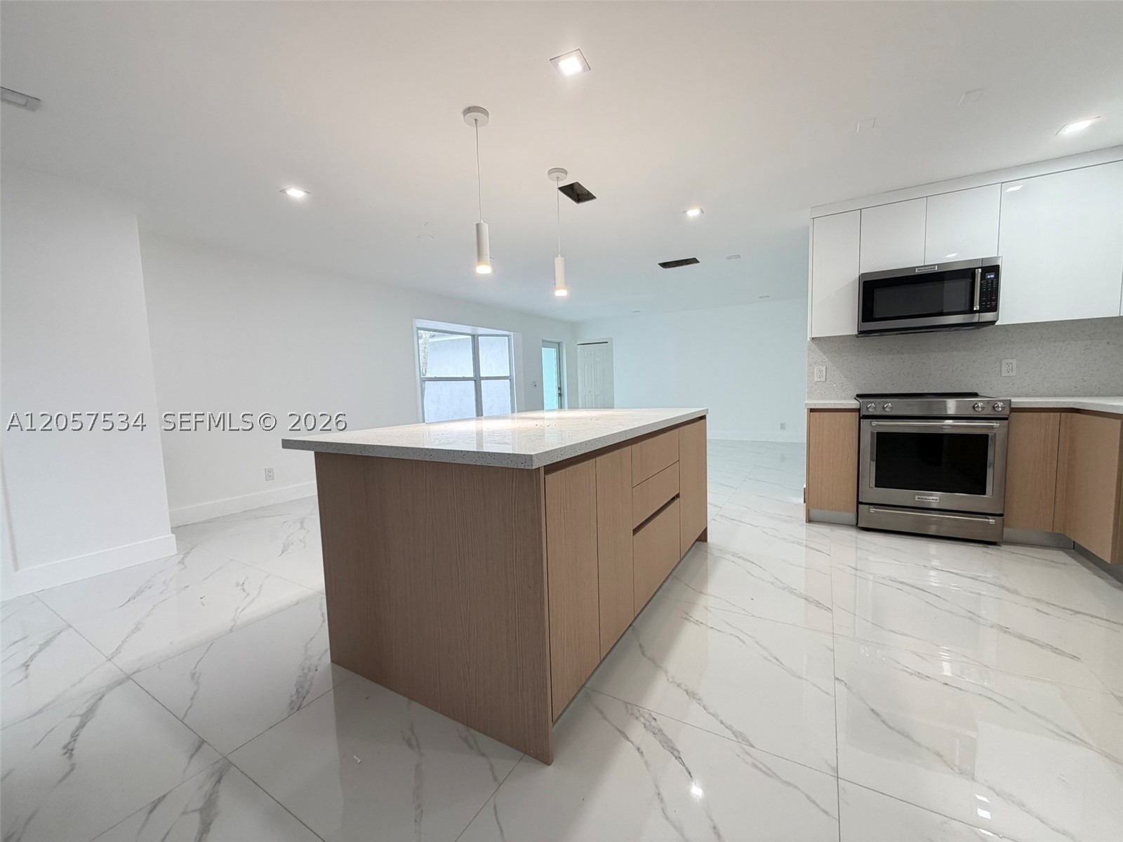 RAINBOW LAKES - Residential