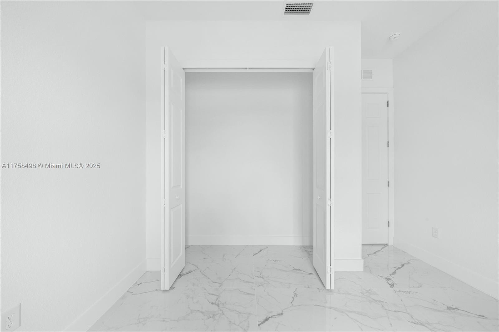 SPRING LAKE VILL 07 - Residential Lease