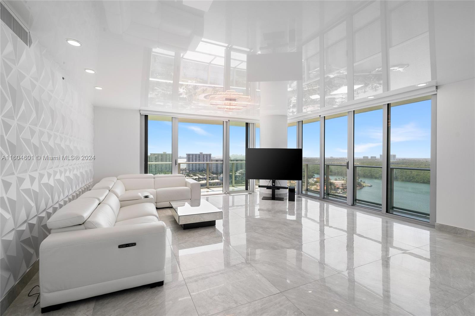 PARQUE TOWERS CONDO - Residential