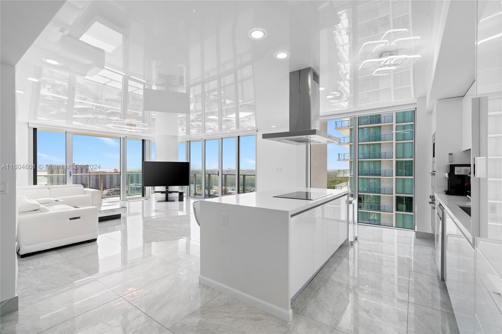 PARQUE TOWERS CONDO - Residential