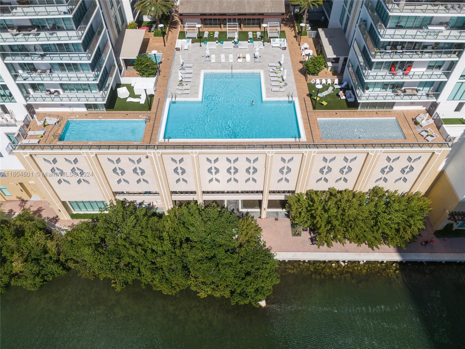 PARQUE TOWERS CONDO - Residential