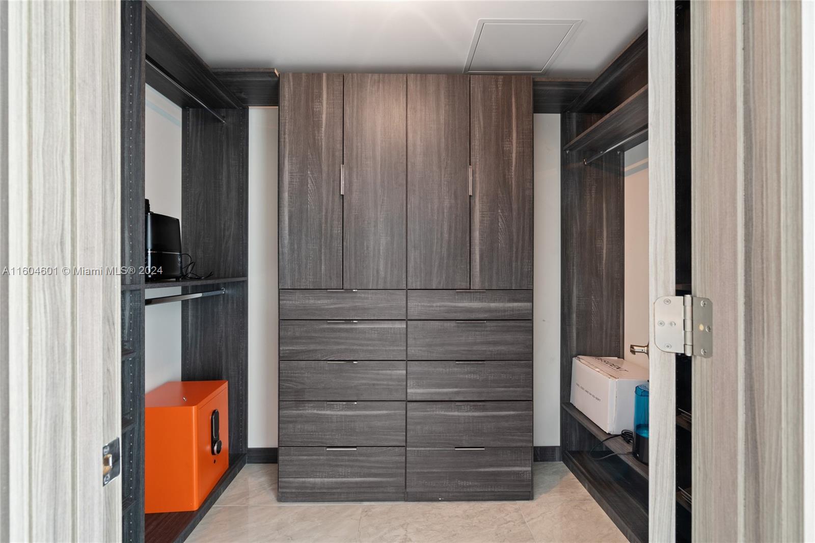 PARQUE TOWERS CONDO - Residential