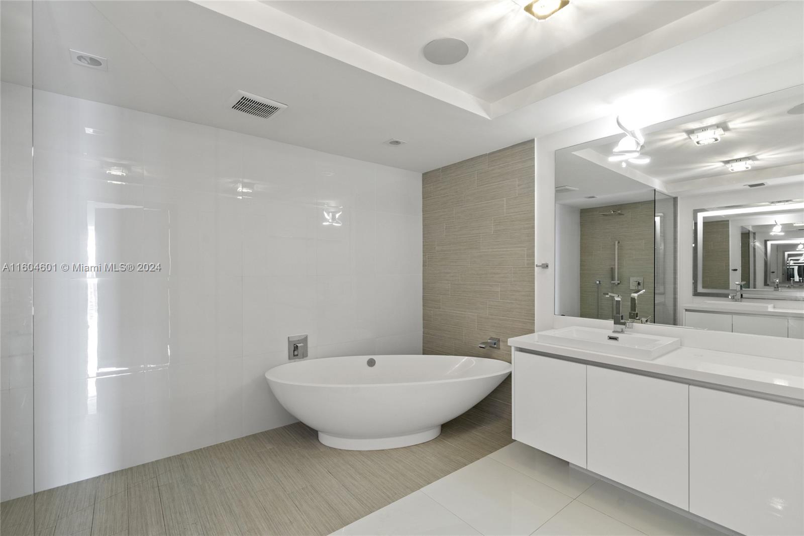 PARQUE TOWERS CONDO - Residential