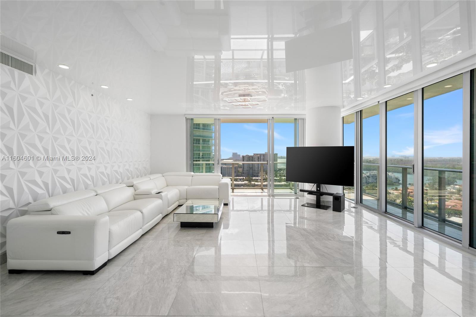 PARQUE TOWERS CONDO - Residential