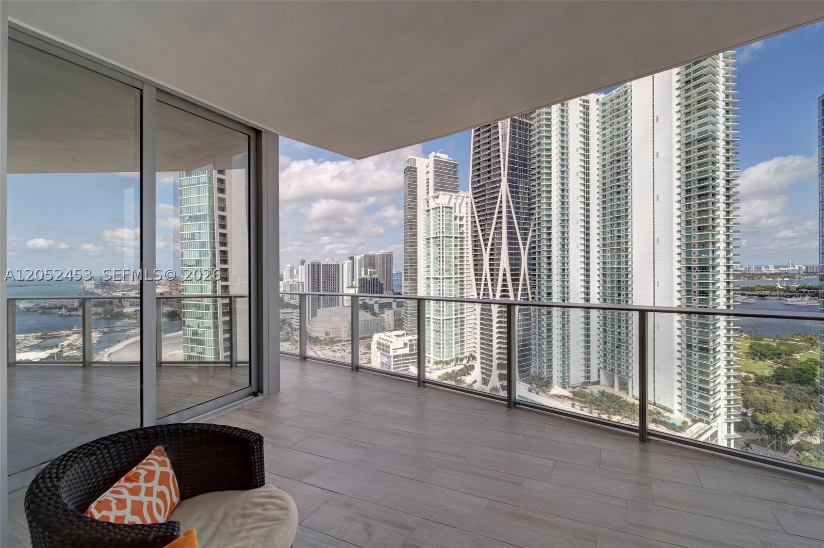 PARAMOUNT MIAMI WORLD CENT - Residential Lease