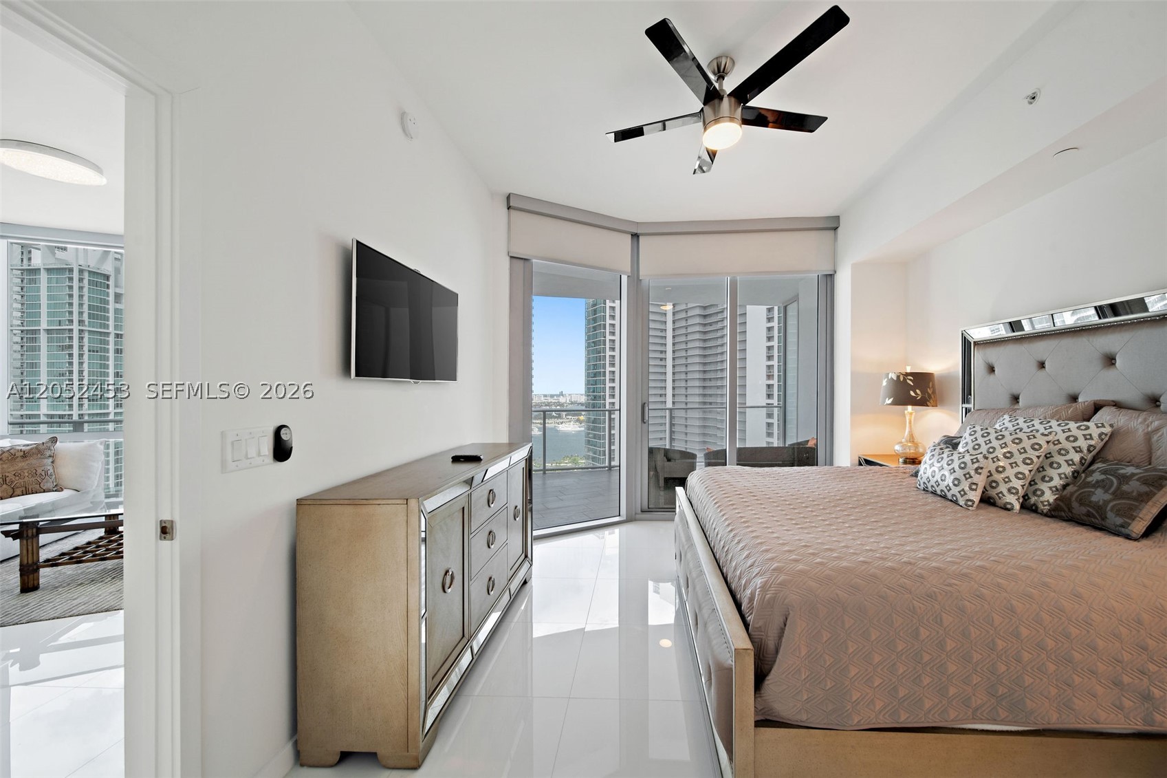 PARAMOUNT MIAMI WORLD CENT - Residential Lease