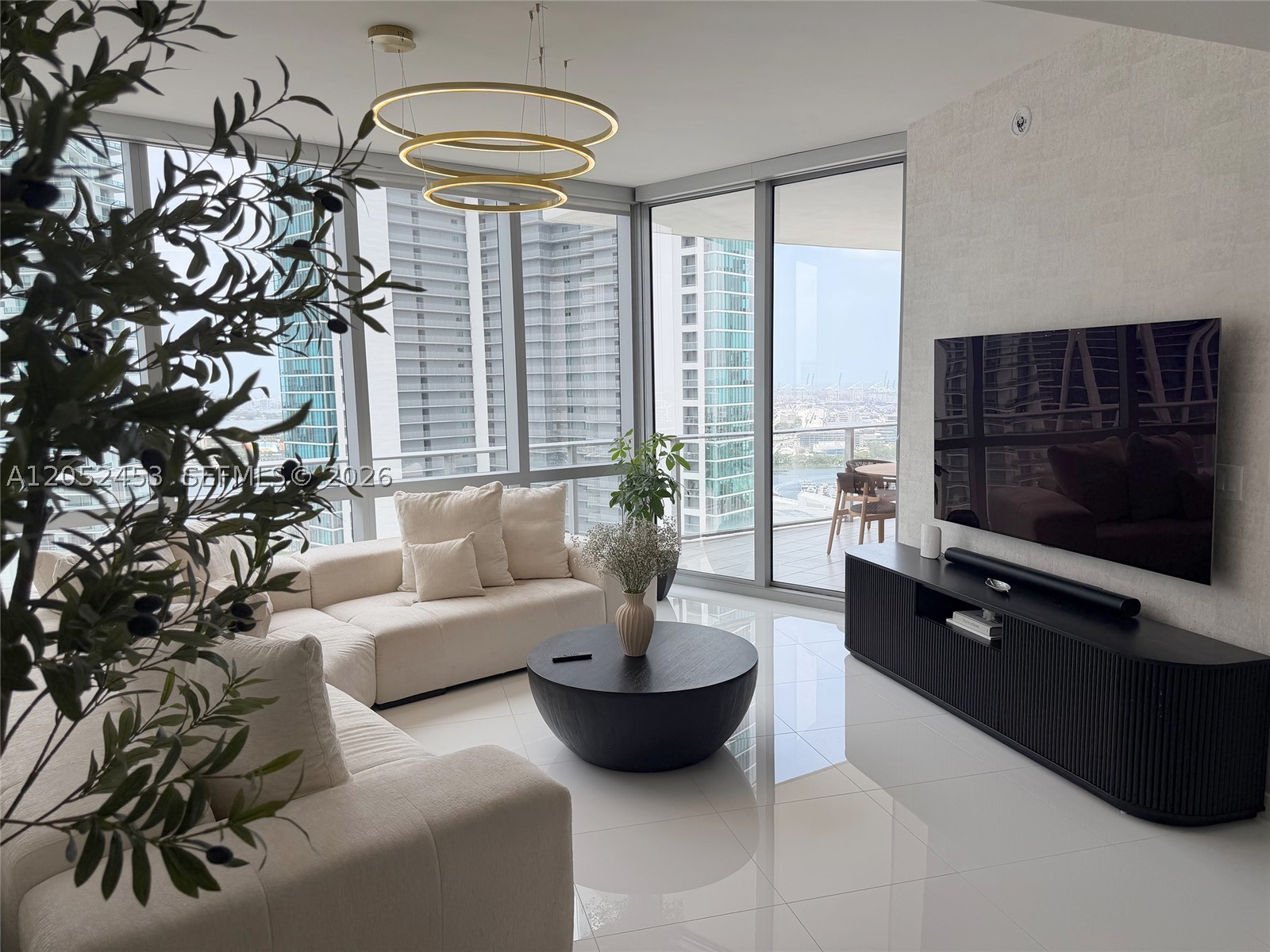 PARAMOUNT MIAMI WORLD CENT - Residential Lease