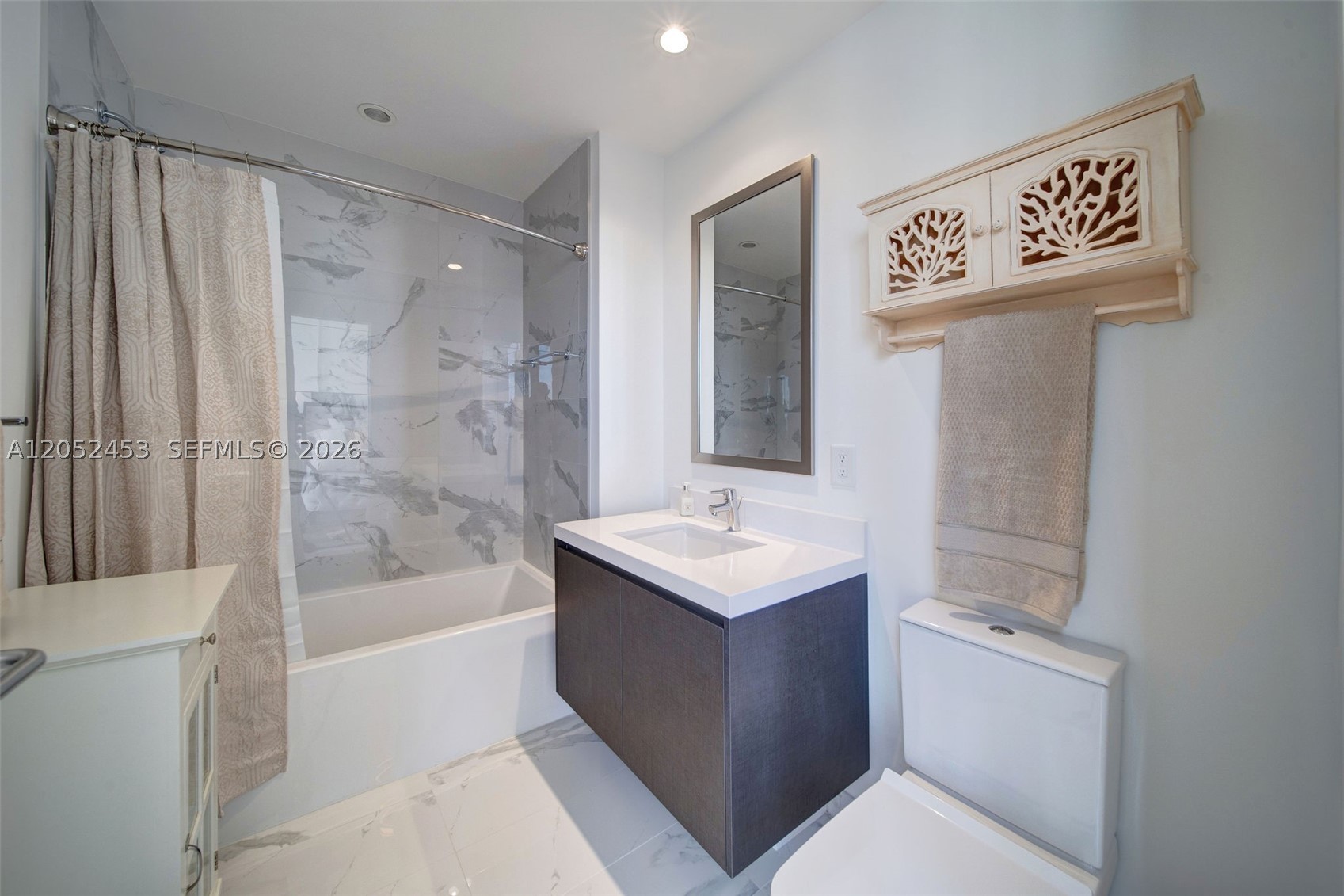 PARAMOUNT MIAMI WORLD CENT - Residential Lease