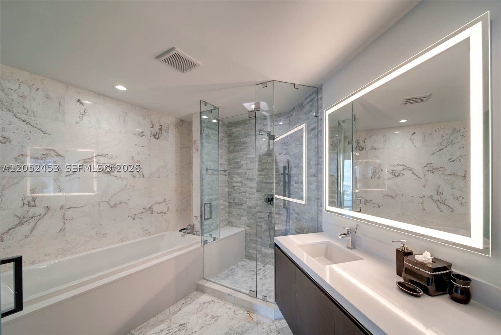 PARAMOUNT MIAMI WORLD CENT - Residential Lease