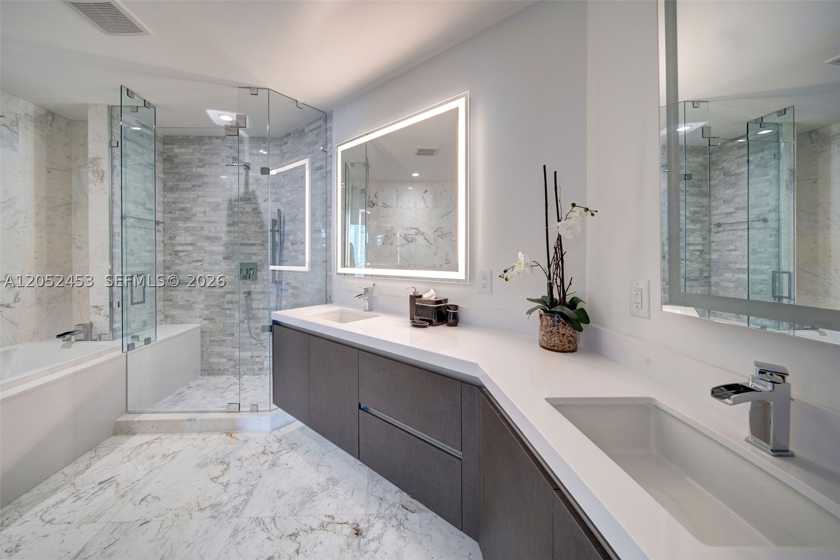 PARAMOUNT MIAMI WORLD CENT - Residential Lease