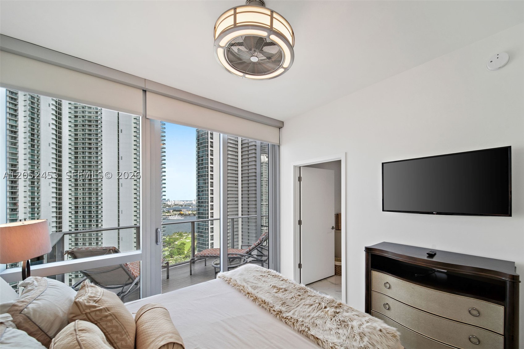 PARAMOUNT MIAMI WORLD CENT - Residential Lease