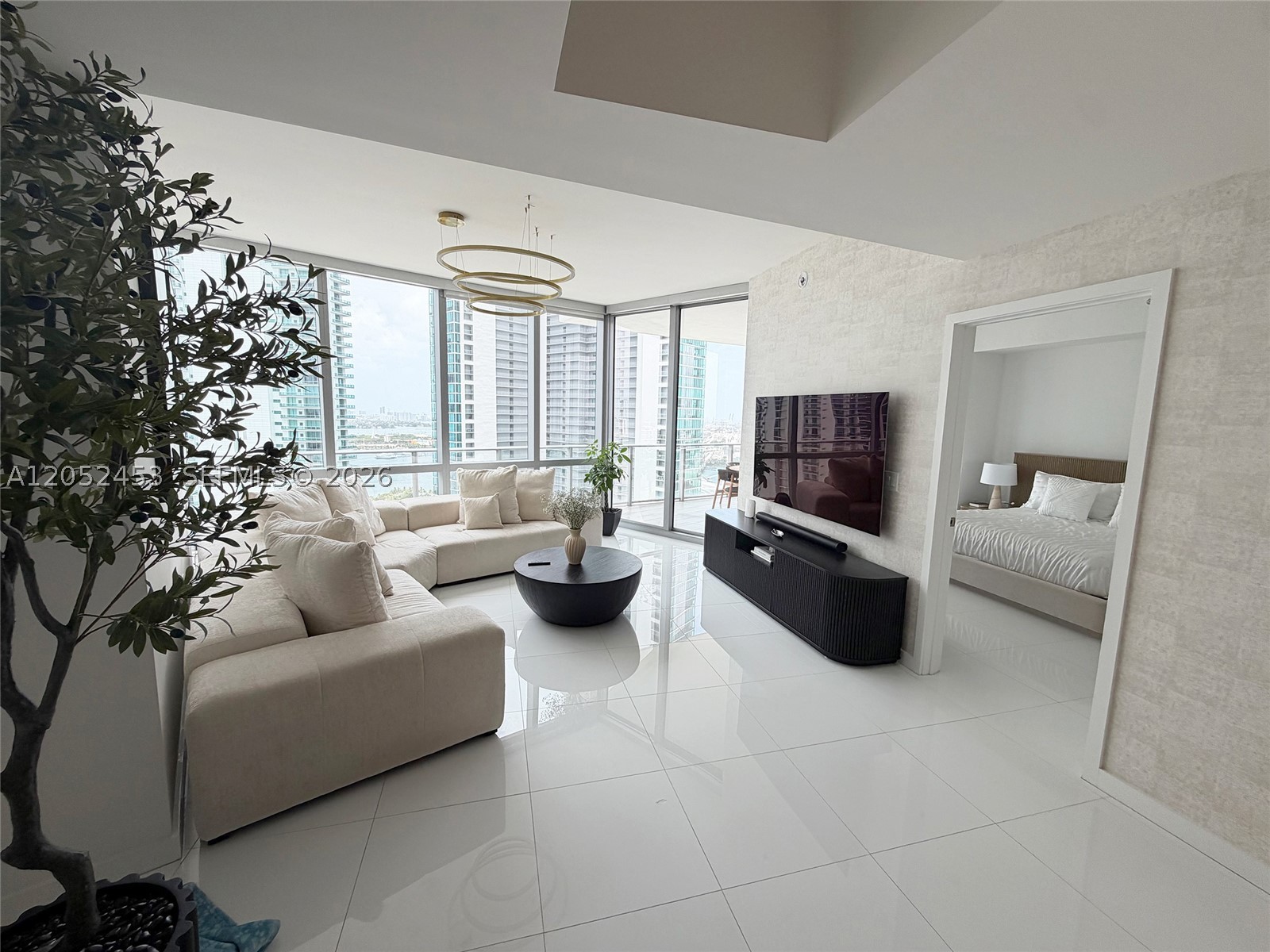 PARAMOUNT MIAMI WORLD CENT - Residential Lease