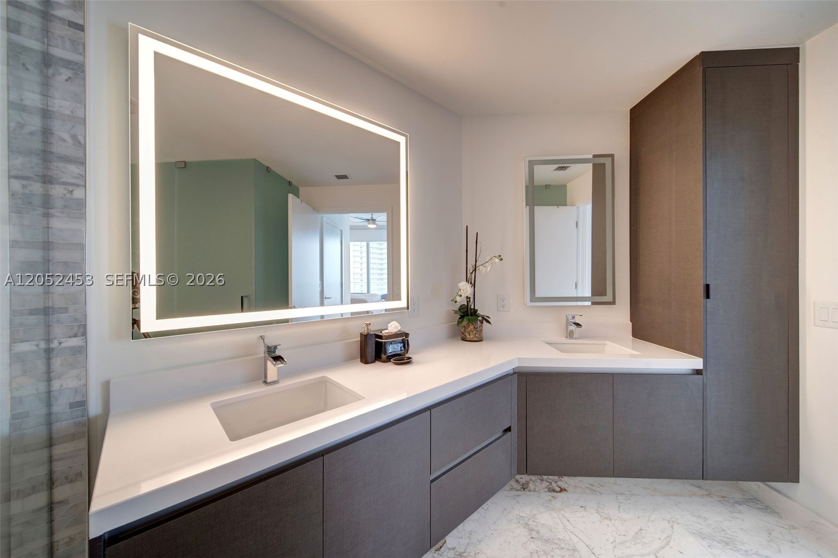 PARAMOUNT MIAMI WORLD CENT - Residential Lease