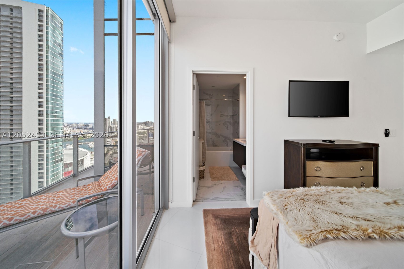 PARAMOUNT MIAMI WORLD CENT - Residential Lease