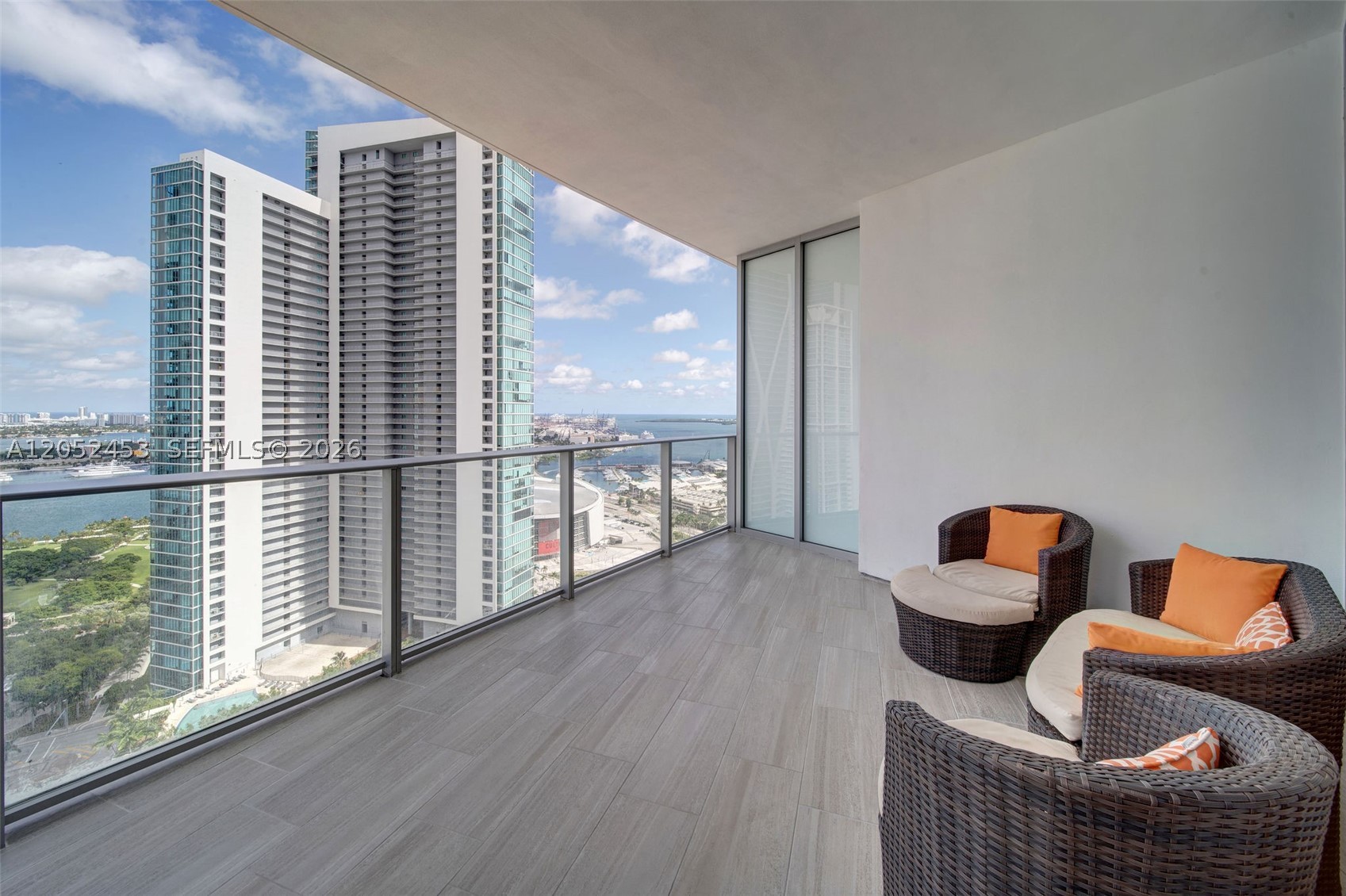 PARAMOUNT MIAMI WORLD CENT - Residential Lease
