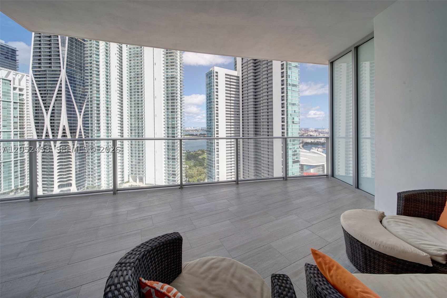 PARAMOUNT MIAMI WORLD CENT - Residential Lease