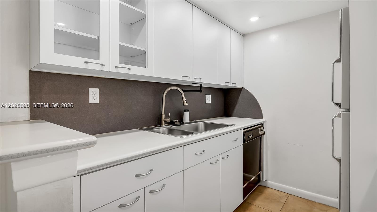 CYPRESS VILLAGE CONDO - Residential Lease
