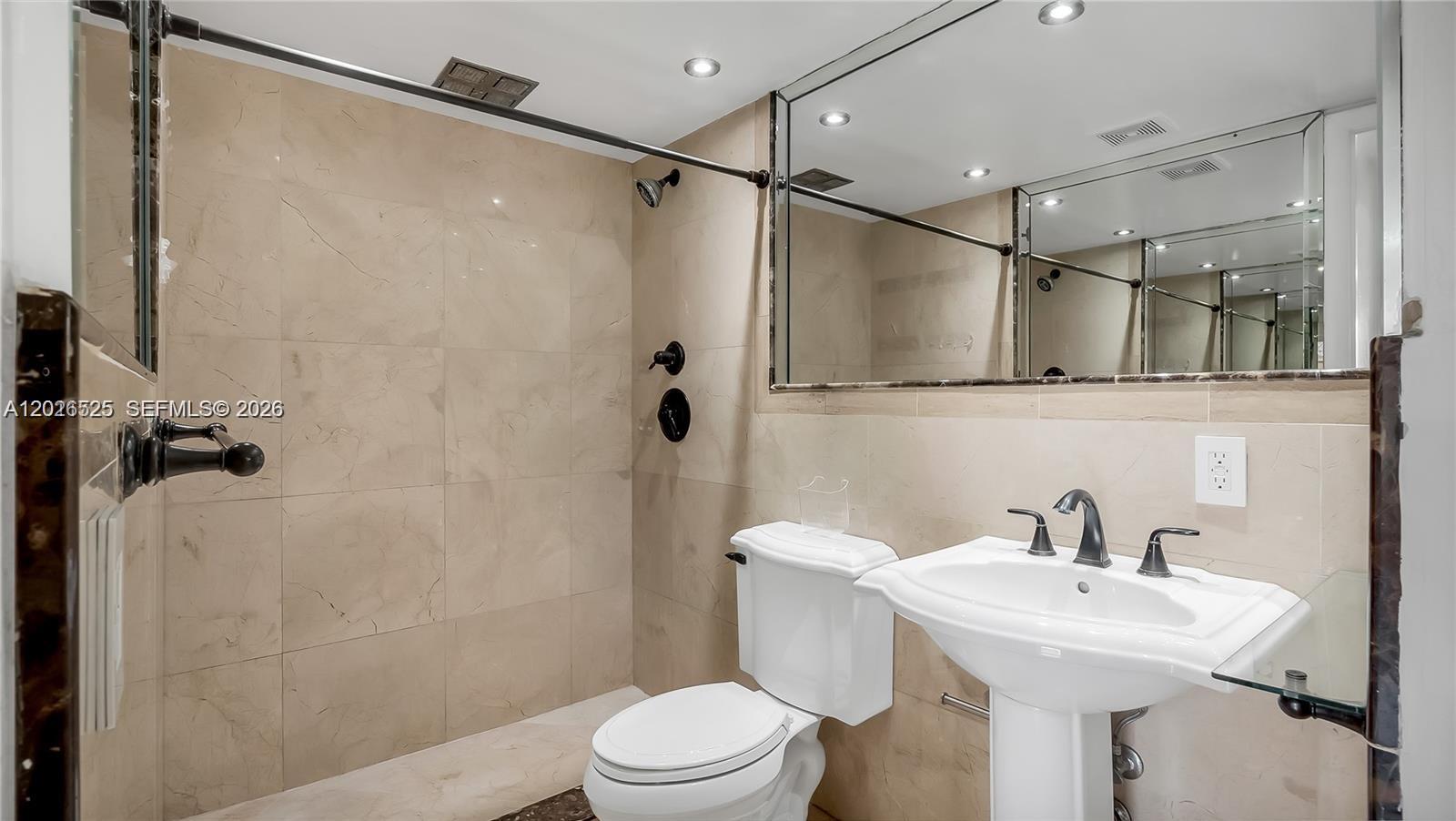 CYPRESS VILLAGE CONDO - Residential Lease