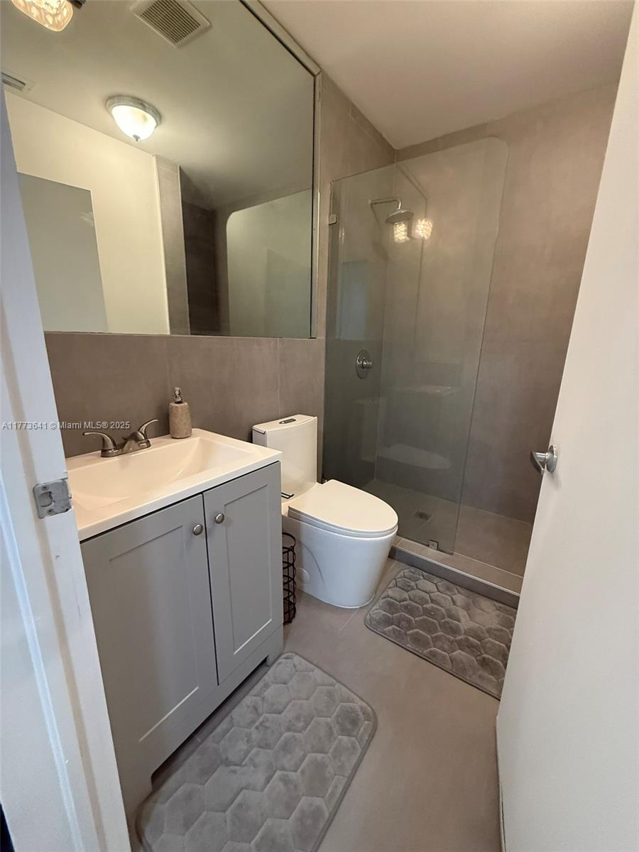 THE EVELYN CONDO - Residential Lease