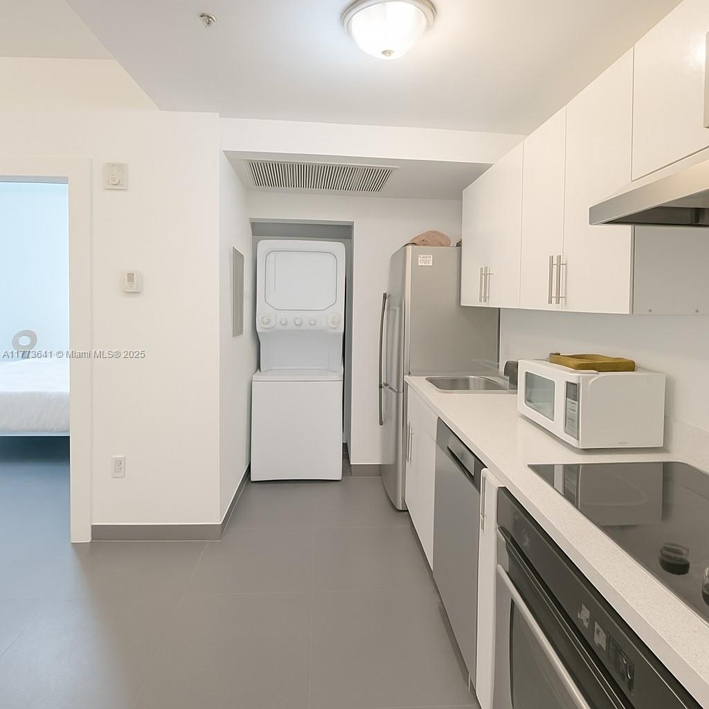 THE EVELYN CONDO - Residential Lease