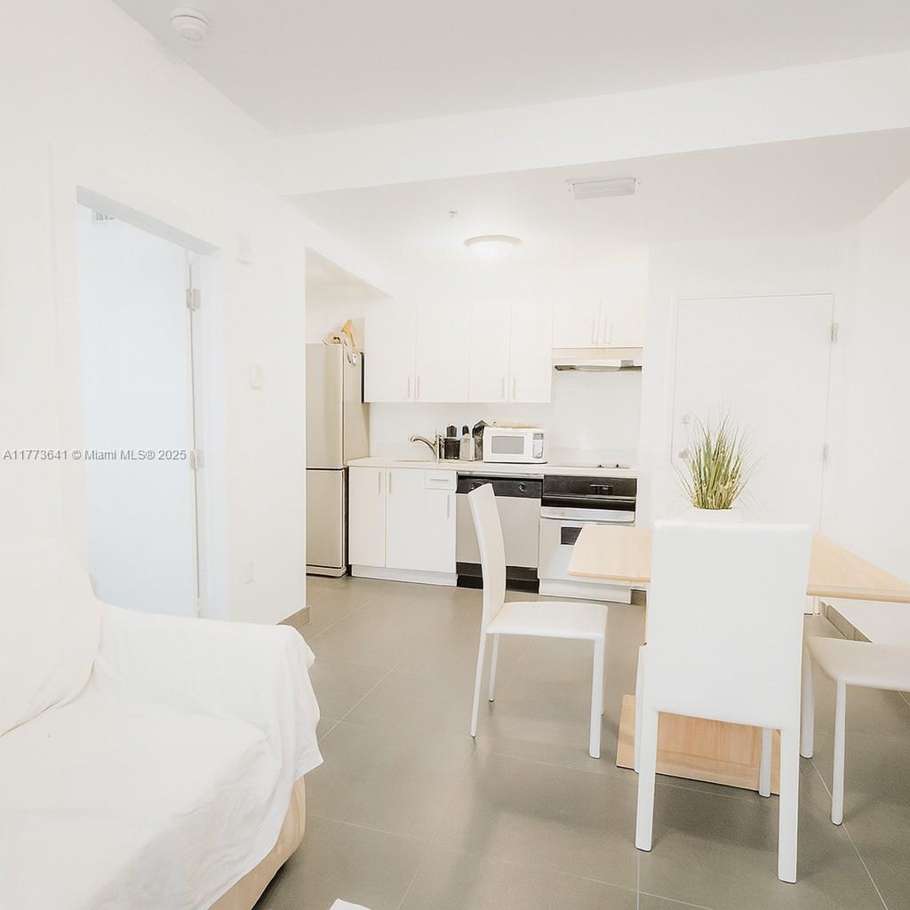 THE EVELYN CONDO - Residential Lease