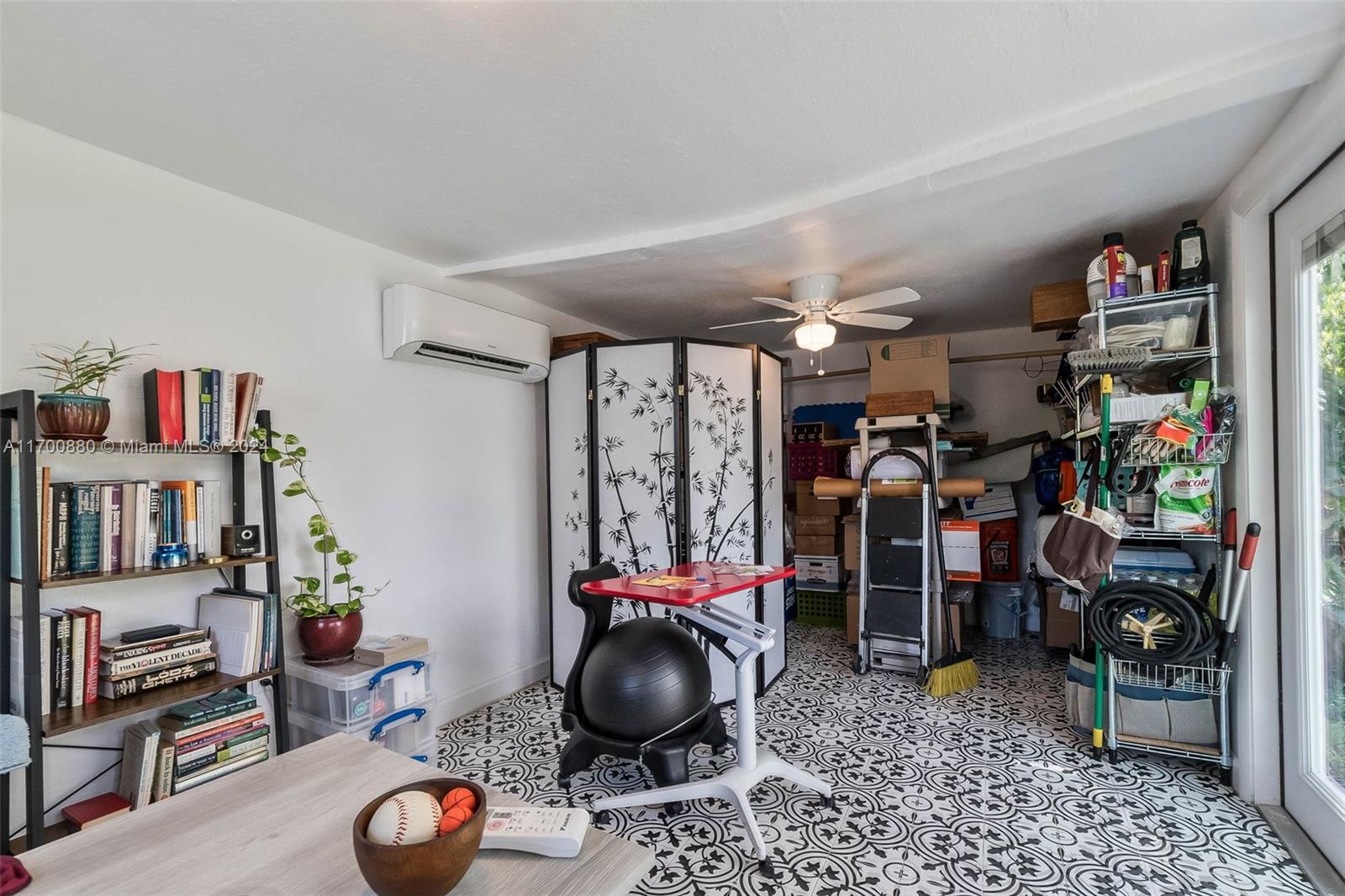 HOLLYWOOD - Residential