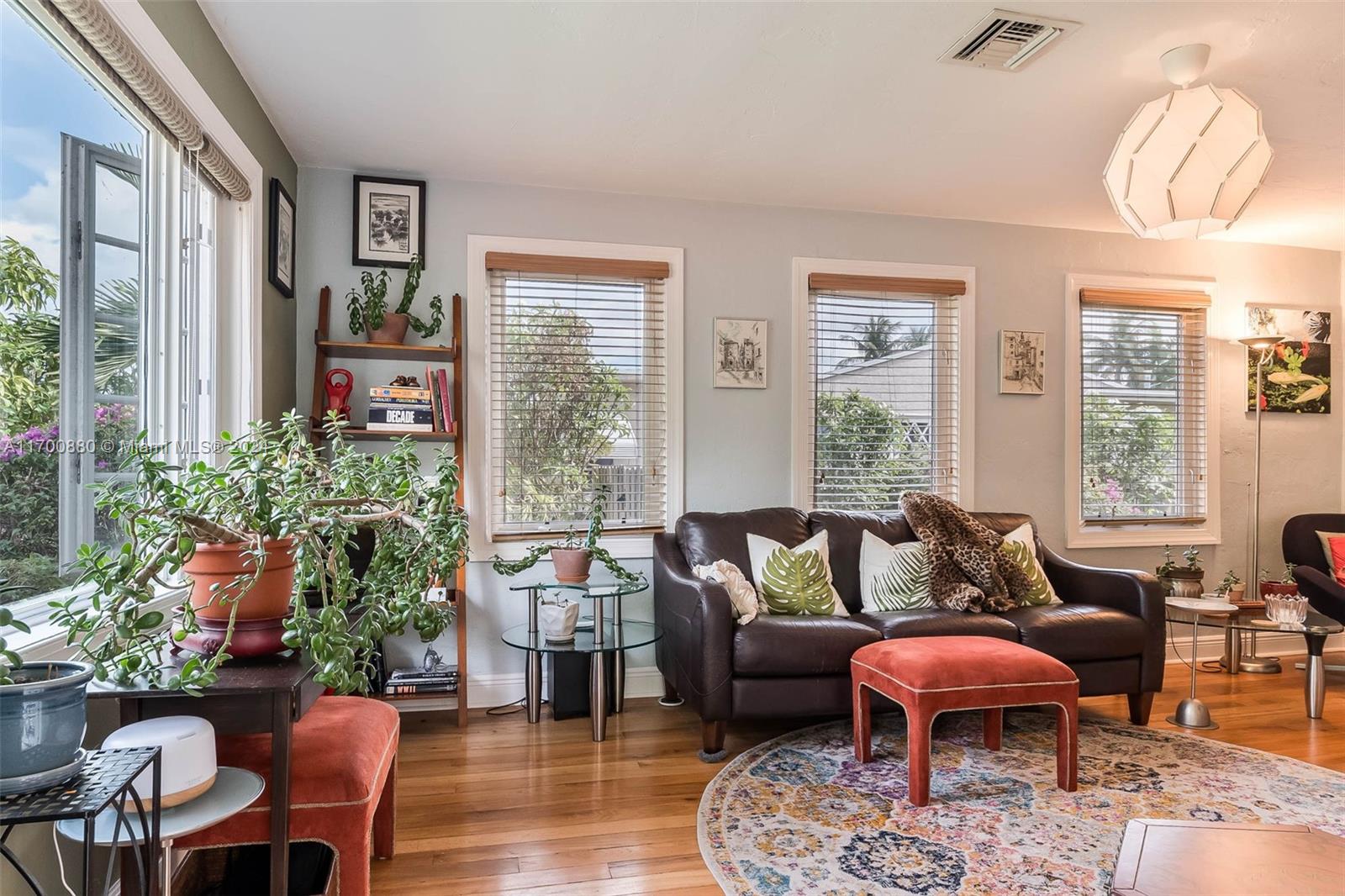 HOLLYWOOD - Residential