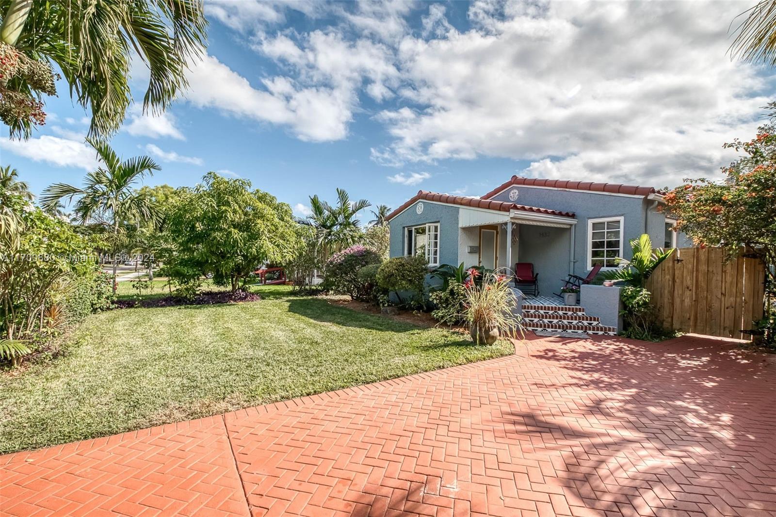 HOLLYWOOD - Residential