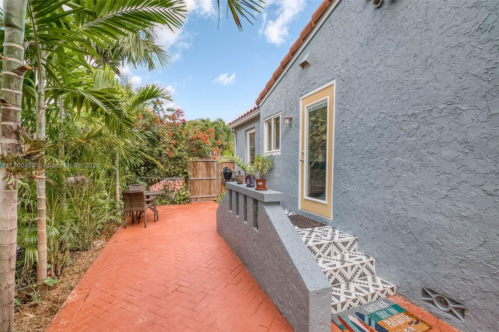 HOLLYWOOD - Residential